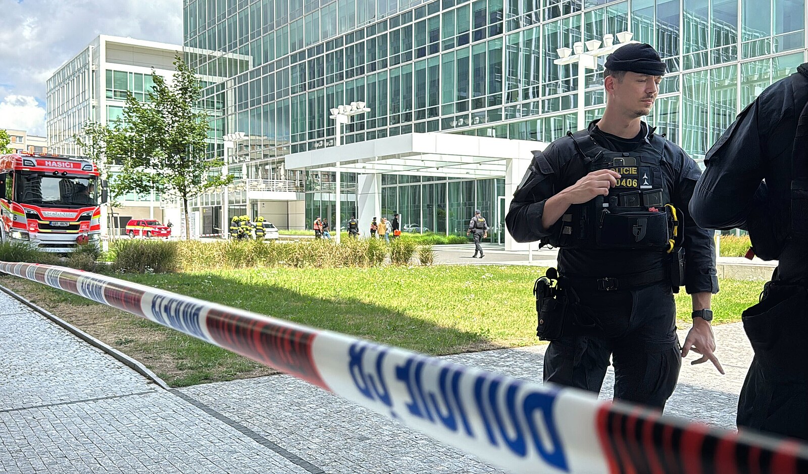 Anonym nahlásil bomby v pražských bankách. Policie evakuovala tisícovku lidí