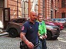 Obvinn z napaden bezdomovce odchz v poutech od soudu v Brn. (srpen 2025)