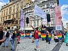 V Praze vrcholí festival Prague Pride. Ped polednem se úastníci pipravují na...