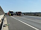 Ped Prahou na dlnici D1 dolo k dopravn nehod dvou kamion, z jednoho...