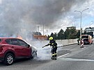 K osobnmu automobilu v plamenech vyjdl v pondl 4. srpna 2025 odpoledne...
