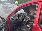 K osobnmu automobilu v plamenech vyjdl v pondl 4. srpna 2025 odpoledne...