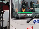 Cestujc mohou nov do pmstskch autobus nastupovat vemi dvemi. (1....