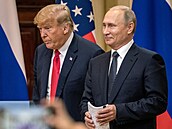 Americký prezident Donald Trump a jeho ruský protjek Vladimir Putin na...