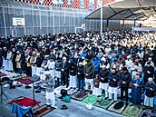 Muslimové v Madridu slaví konec Ramadánu. (30. bezna 2025)