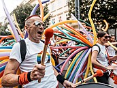 Prahou proel duhový prchod v rámci festivalu Prague Pride. Úastnily se ho...