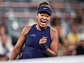 Japonská tenistka Naomi Ósakaová se hecuje ve tvrtfinále turnaje v Montrealu.