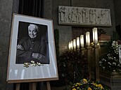 Blízcí i veejnost se naposledy louí s nezapomenutelným eským hercem, baviem...