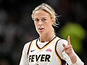 Sophie Cunninghamová v dresu Indiana Fever