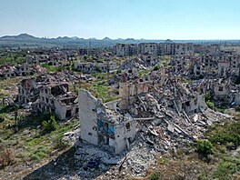 Trosky msta Marinka v Doncké oblasti (7. srpna 2025)