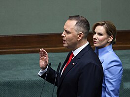 Konzervativec Karol Nawrocki sloil písahu a stal se novým polským...