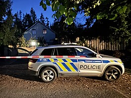 Policisté zasahují ve Zvoli u Prahy, kde museli po útku znekodnit lva, který...