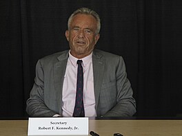 Americký ministr zdravotnictví Robert F. Kennedy mladí na tiskové konferenci v...