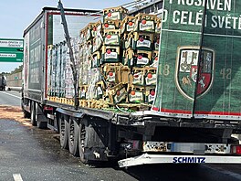 Ped Prahou na dálnici D1 dolo k dopravní nehod dvou kamion, z jednoho...