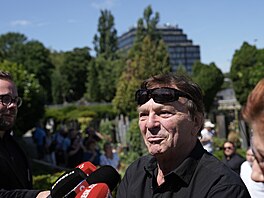 Poh�eb Ji�ího Krampola. Na snímku herec Pavel Trávní�ek (8. srpna 2025).