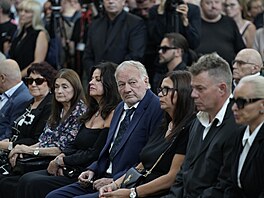 Lou�ení s Ji�ím Krampolem. Na snímku herec Lud�k Sobota, Milu�ka Voborníková a...