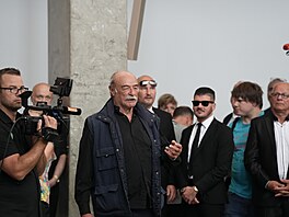 Lou�ení s Ji�ím Krampolem. Herec Pavel Nový na záv�r p�ítomné pobavil historkou...