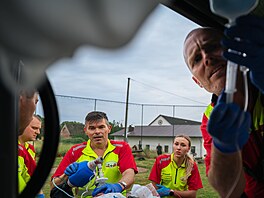 Léka letecké záchranky Anatolij Truhlá pi zásahu záchraná u pobodaného...