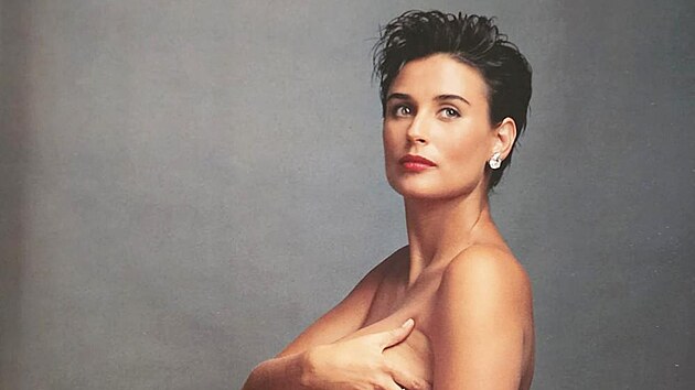 Demi Moore na slavné fotografii Annie Leibovitz (1991)