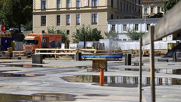 Velk hluk obtuje obyvatele a nvtvnky centra Brna. Souvis s pracemi na stavb Jankova kulturnho centra. (srpen 2025)