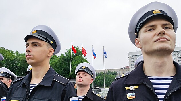 Námo�níci se ve Vladivostoku ú�astní zahájení rusko-�ínských námo�ních cvi�ení...