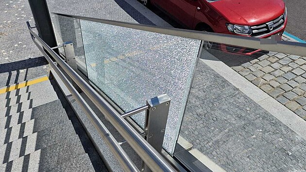 Rekonstrukce prask eleznice mezi Bubny a Vstavitm je hotov pr dn, na zastvce Vstavit je ji znien sklo. (5. srpna 2025)