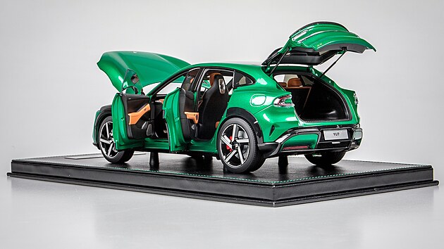 Sb�ratelsk� model elektromobilu Xiaomi YU7 v m���ku 1:18