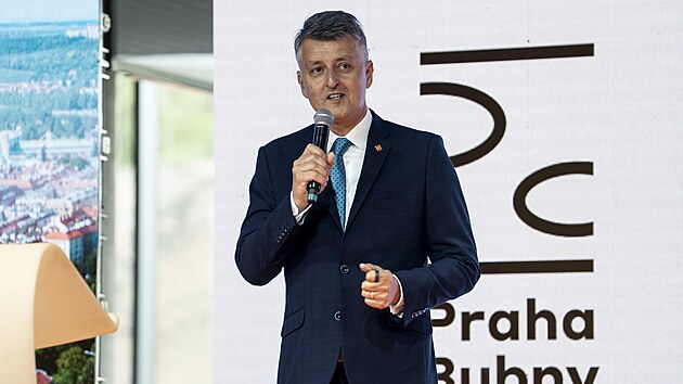 �editel Spr�vy �eleznic Ji�� Svoboda na slavnostn�m zprovozn�n� opraven� trati mezi pra�sk�mi Bubny a V�stavi�t�m (1. srpna 2025)