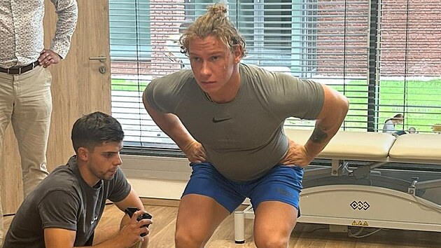 Pavel Tth pi fyzickch testech.