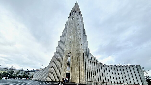 Na Laugavegur Trail vyj�d� autobusy z hlavn�ho m�sta Islandu Reykjav�ku.