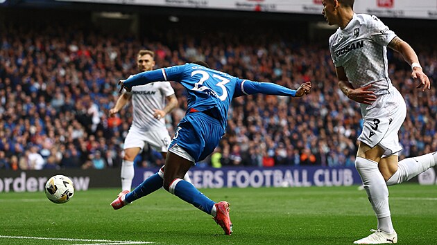 Djeidi Gassama z Rangers st��l� prvn� g�l proti Plzni