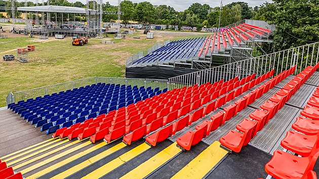 Ppravy na koncert Bryana Adamse v Hradci Krlov (31. ervence 2025)