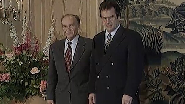 Prvn� prezident Bosny a Hercegoviny Alija Izetbegovi� s n�meck�m ministrem zahrani�� Kinkelem.