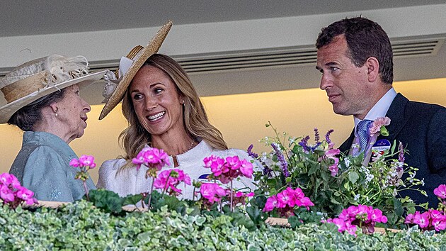 Princezna Anna, Harriet Sperlingov� a Peter Phillips na dostiz�ch v Ascotu (17. �ervna 2025)