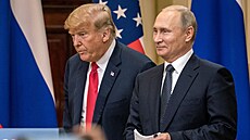 Americký prezident Donald Trump a jeho ruský prot�j�ek Vladimir Putin na...