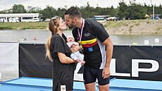 Ane�ka Paloudová, partnerka Josefa Dostála s jejich m�sí�ním synem Jonatánem....