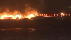 B�hem oh�ostroje v Japonsku za�ala ho�et lo� s pyrotechnikou. (4. srpna 2025)