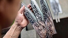 Název dama�ková ocel pochází od m�sta Dama�ek v Sýrii, které bylo v minulosti...