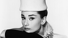 Extra vysokou verzi klobouku oblékla Audrey Hepburnová v muzikálové komedii...