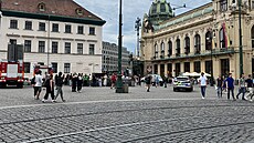 Policisté a hasii zasahující na námstí Republiky. (5. srpna 2025)
