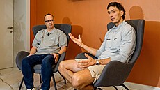Trenér �eské basketbalové reprezentace Diego Ocampo a mana�er Ji�í Welsch.