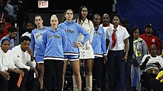 Lavika Chicago Sky bhem utkání s Golden State Valkyries v WNBA.