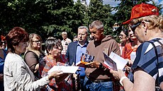 Setkání Andreje Babi�e s voli�i na Litom��icku, kde m�l ve st�edu dev�t...