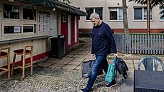 Právník Miroslav Jansta po zaplacení kauce opustil vazební v�znici na Pankráci....