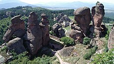 Se stavbou v neklidném území divokých Thrák� tu zapo�ali �ímané. Tvrz usazená...
