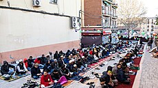 Oslava konce Ramadánu v Madridu (30. b�ezna 2025)