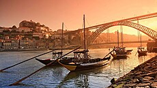 Jeden z nejznám�j�ích a také nejkrásn�j�ích výhled� v Portu - �elezný most...