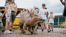 SOUT̎: Vyhrajte soukromou procházku s DINOSAUREM