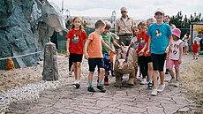 SOUT̎: Vyhrajte soukromou procházku s DINOSAUREM