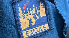 Hasi�i zasahují u rozsáhlého po�áru v oblasti Keratea poblí� �eckých Atén. Ohe�...